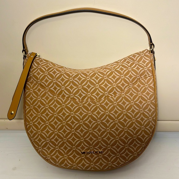 Michael Kors NWT Dover Large Half Moon Shoulder Bag - Picture 5 of 11